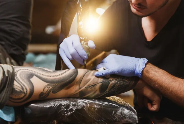 tatouage et retouche sur le bras à Nogent sur Marne près de Creteil dans le Val de Marne 94